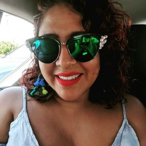 Meet your Posher, Cecilia